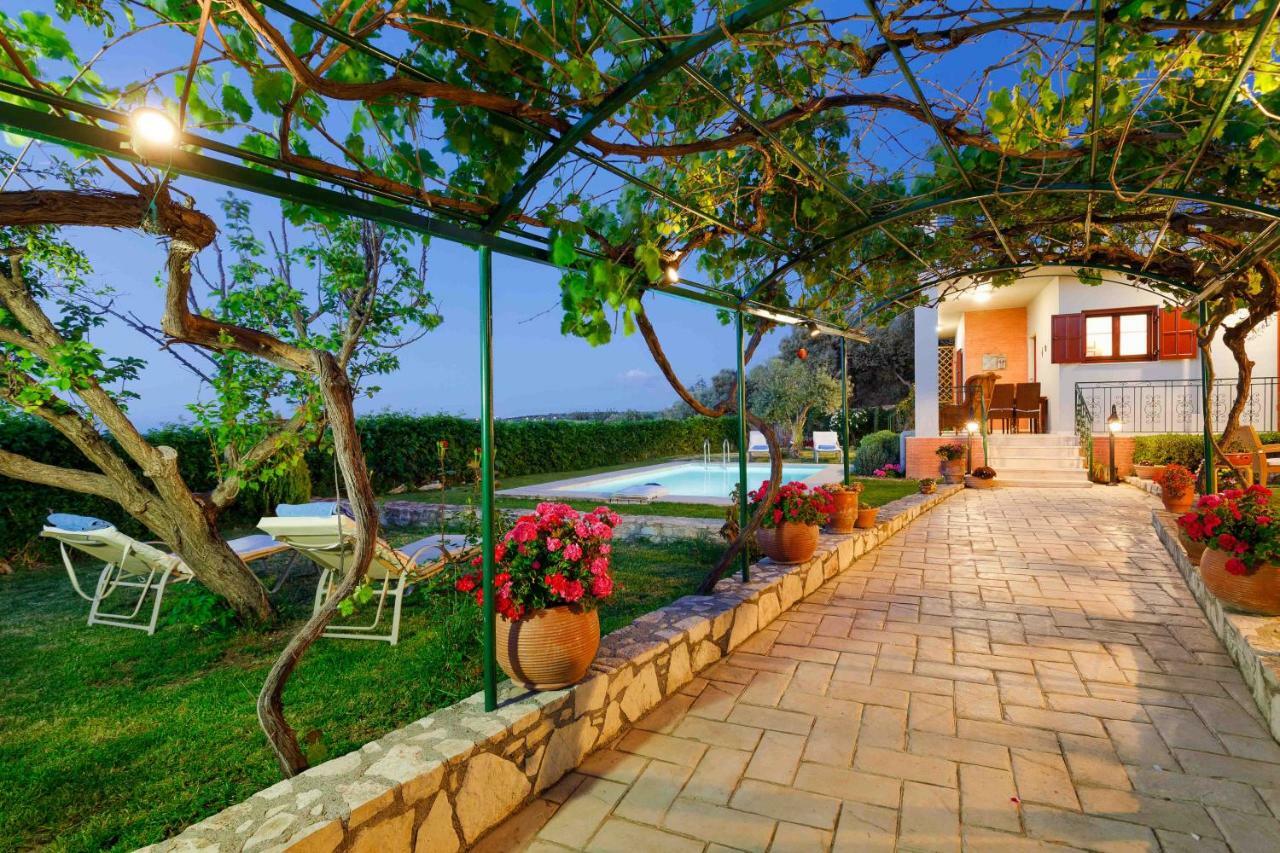 Lily'S Cottage Platanes  Exterior foto